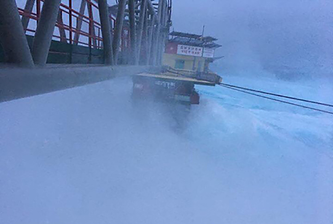 Đảo Trường Sa ngổn ngang sau bão Tembin